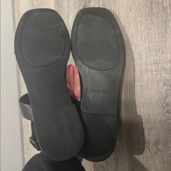 Vionic black strappy sandals - Picture 4 of 8